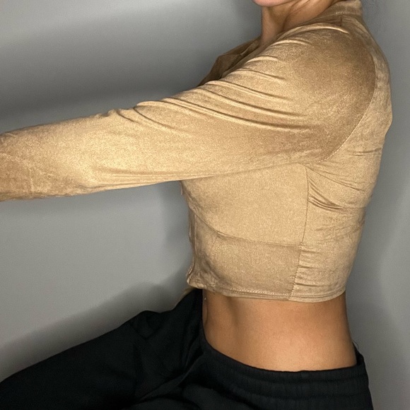 WINDSOR Tan Low Cut Zip Up Long Sleeve Top - Picture 2 of 4